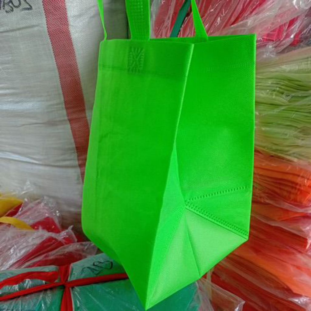 

Tas hajatan, tas pres, tas souvenir, tas spunbond, tas box nasi, tas kotak box nasi, tas box nasi tebal 22, tas box nasi kotak besar