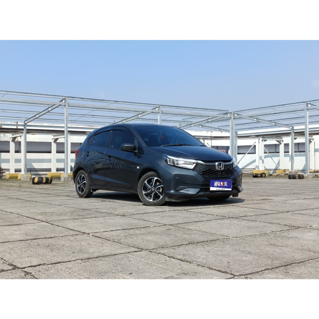 HONDA BRIO SATYA 1.2 E CVT 2023 ABU-ABU. FACELIFT, TANGAN PERTAMA.