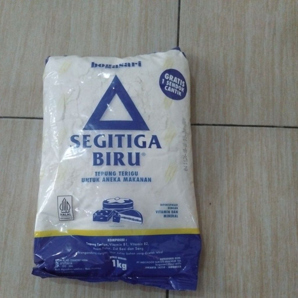 

tepung terigu segitiga biru 1kg