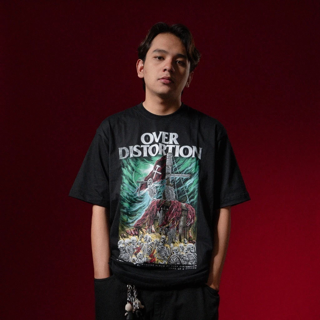 Kaos Over Distortion 10 Tahun Di Barisan 2024 T-Shirt Oversize Boxy Unisex
