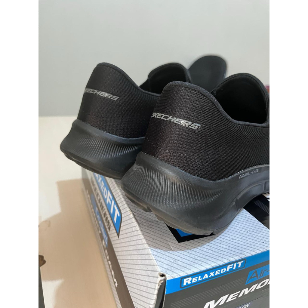 Sepatu Skechers Pria Preloved (baca deskripsi)