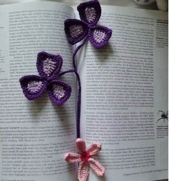 

Bookmark Rajut Bunga Oxalis – Handmade Cute & Estetik | bonus freebies