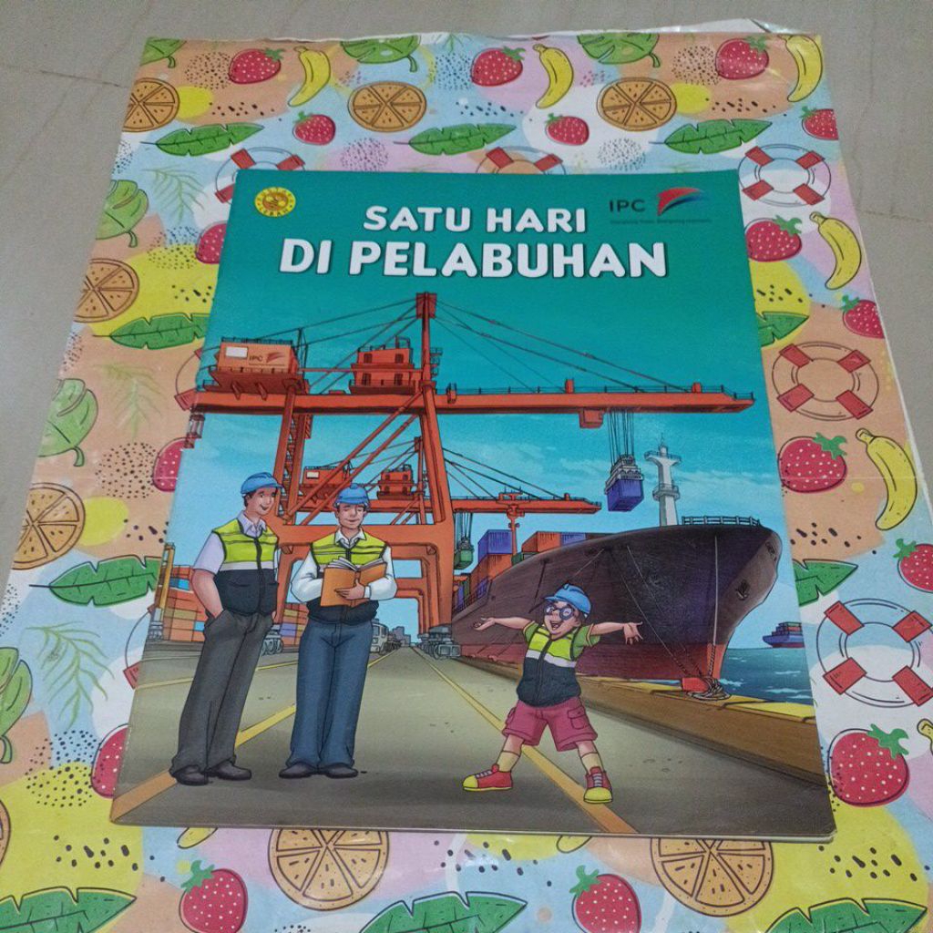 Buku pustaka Lebah - Satu hari di pelabuhan