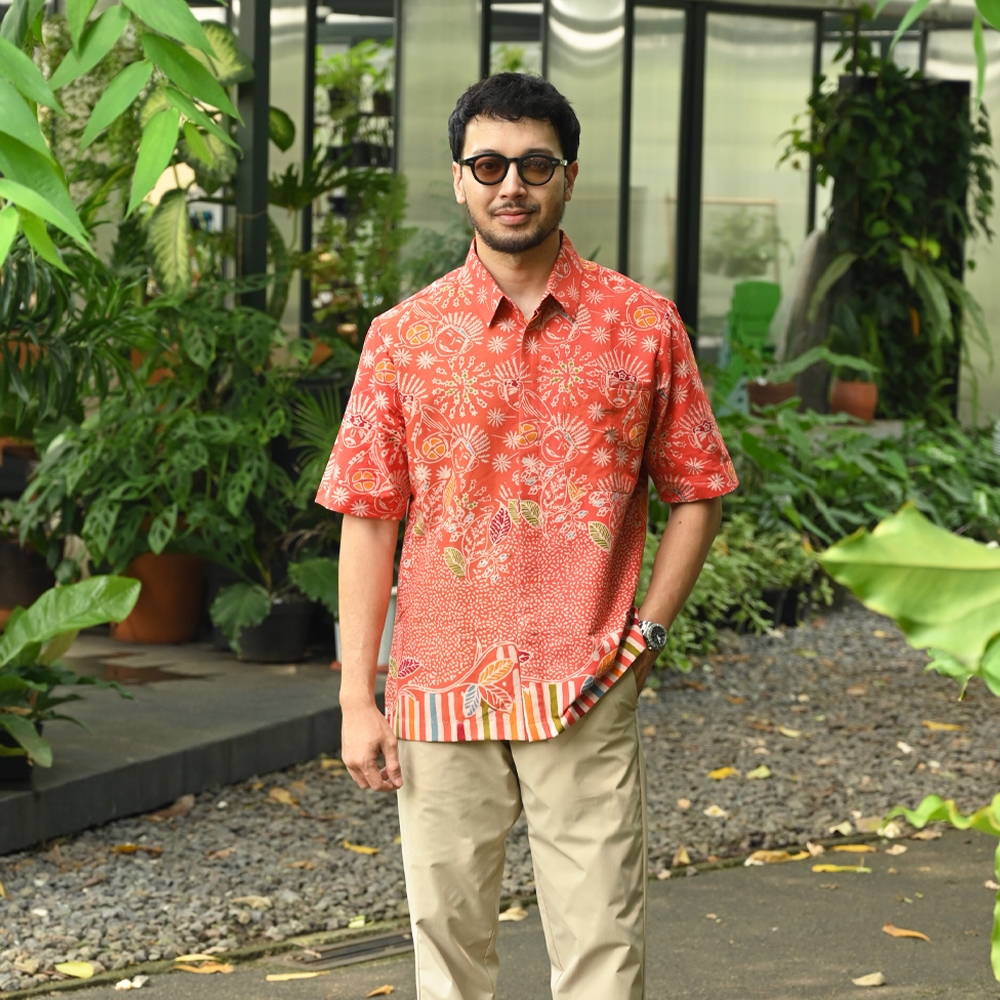 Trabalho - Betawi Orange Short, Kemeja batik pria lengan pendek