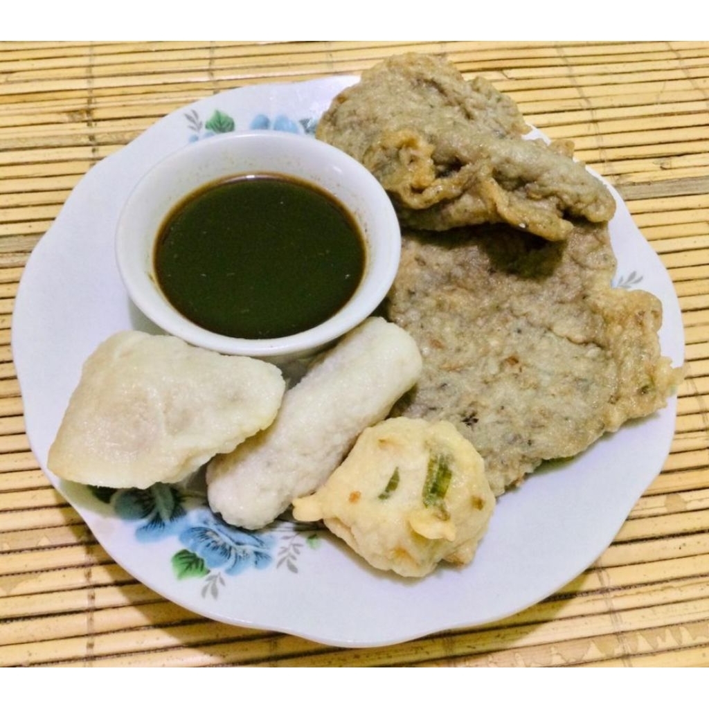 

Pempek Paket Hemat (isi 5 mix, asli tenggiri)