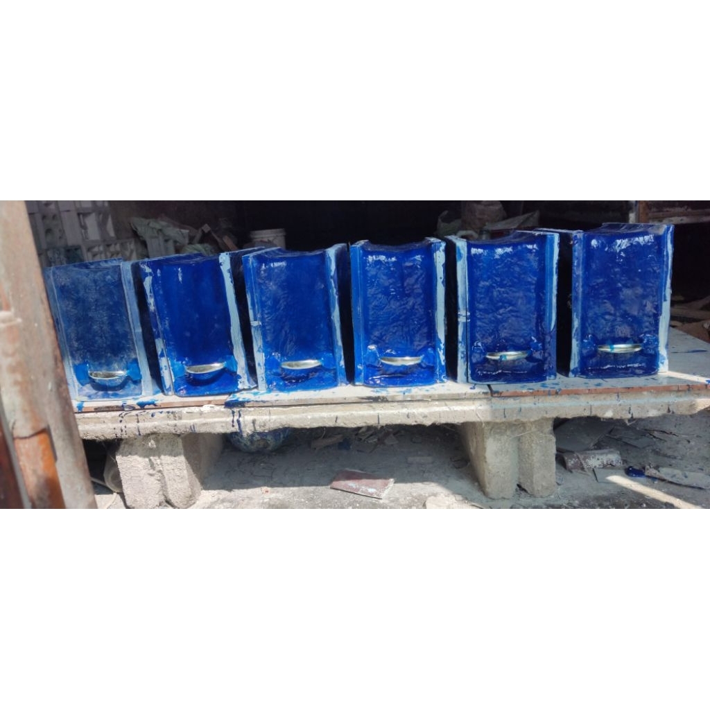 Alat cetak roster : bahan resin.