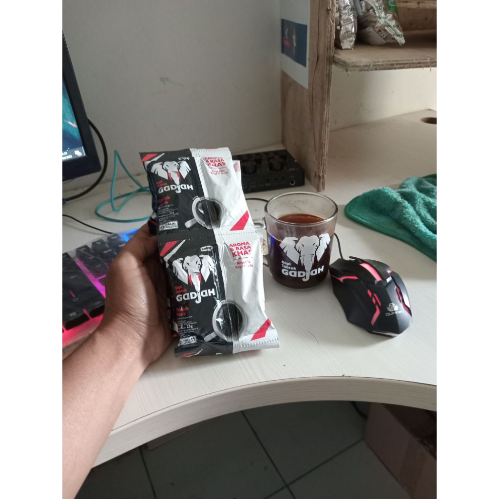 

Kopi Tubruk Gajah Manis Gula Terpisah 1 Renceng isi 10 Sachet