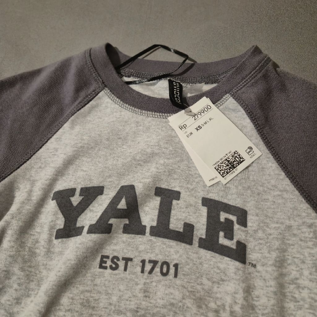 H&M - Divided Yale Kaos Wanita