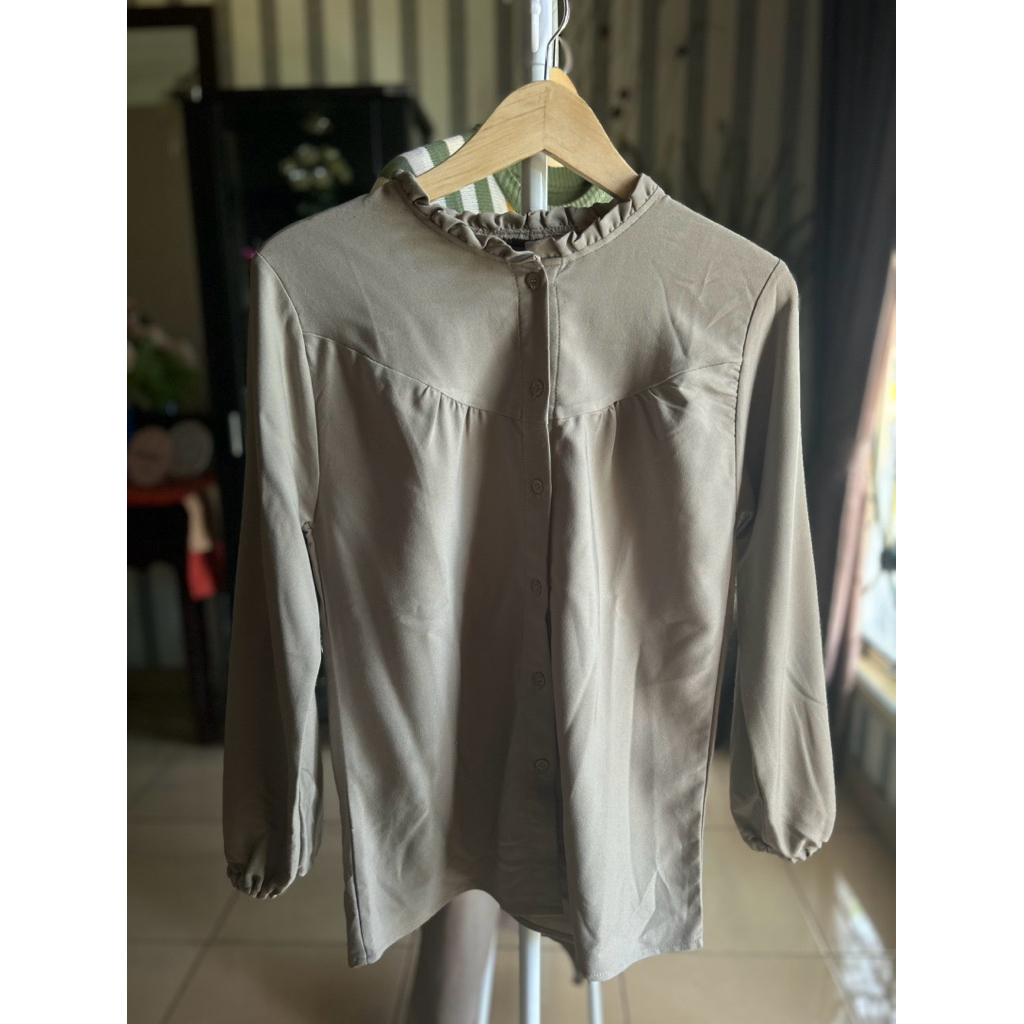 [PRELOVED]-Kemeja Mara Ukuran L|Murah