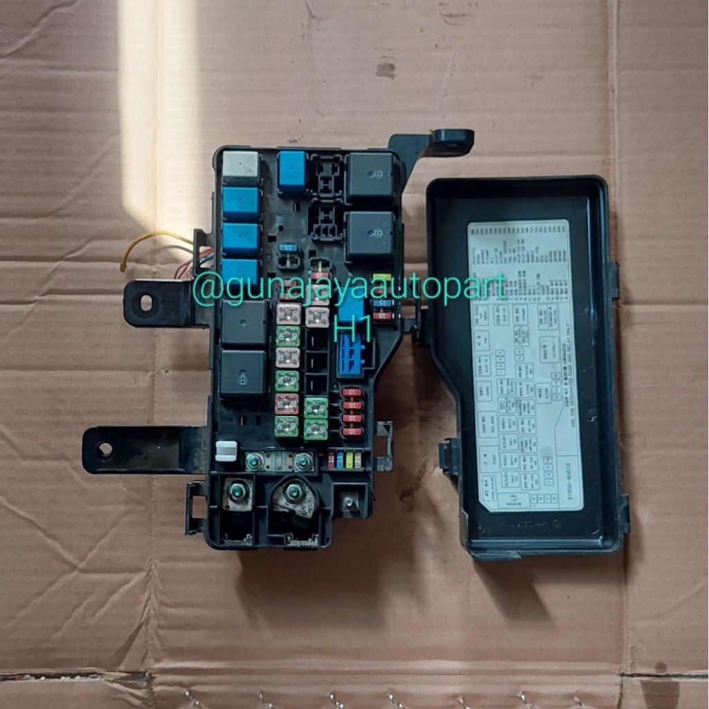 fuse box sekring hyundai H1 bagian kiri supir dekat aki original