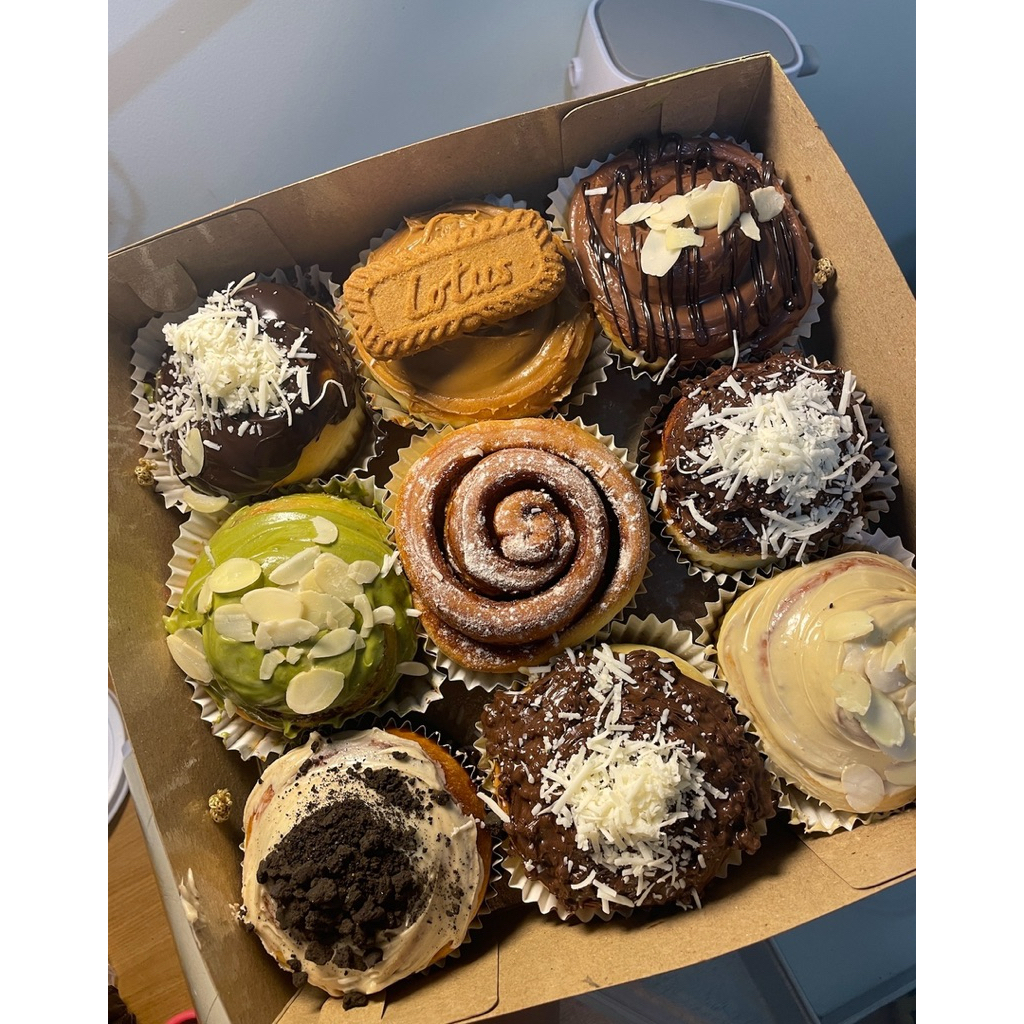 

BOX OF 9 - Cinnamon Rolls by paw00n.ku