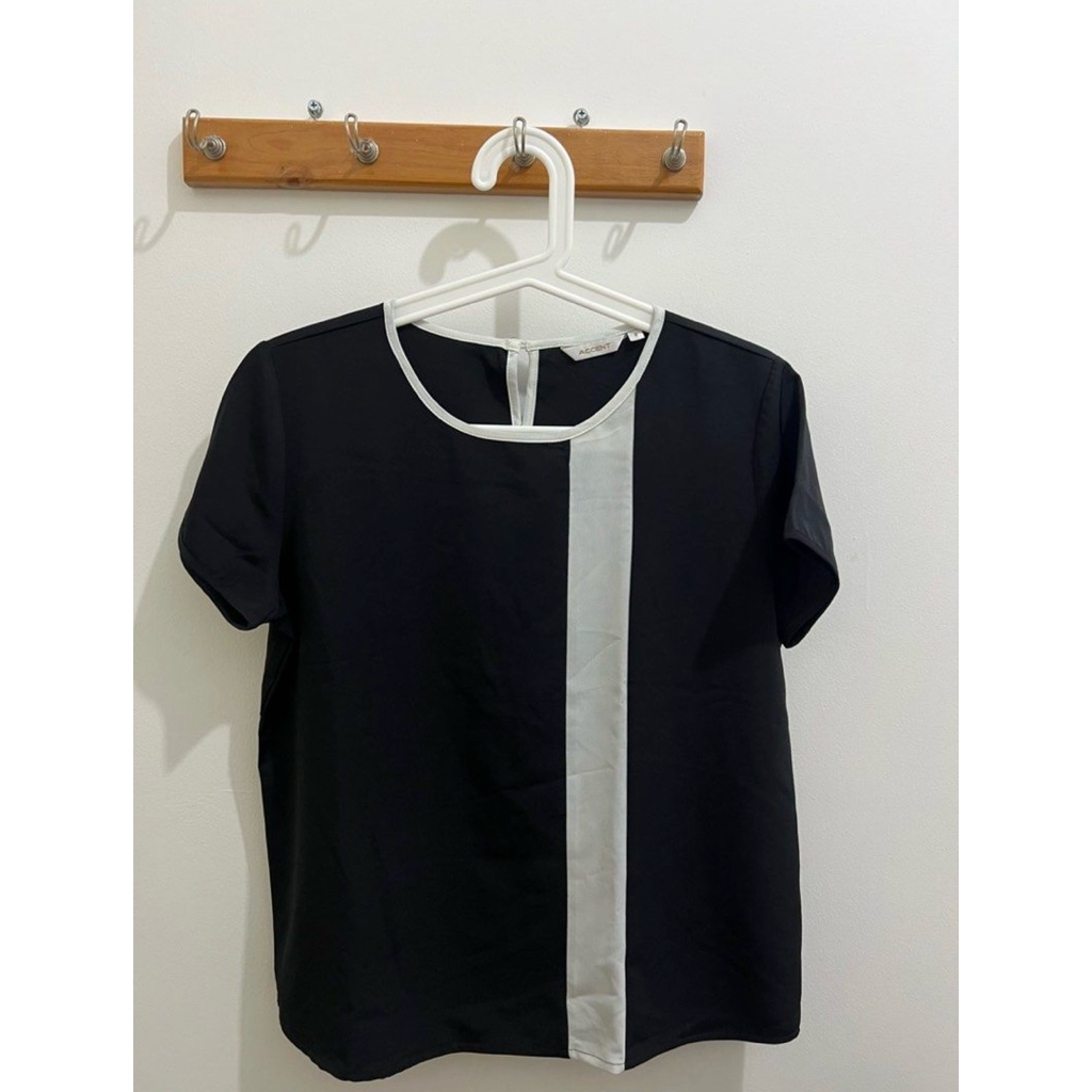 preloved accent blouse