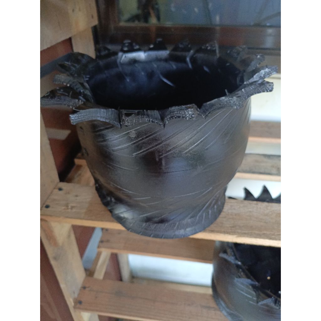 POT TANAMAN BAN BEKAS