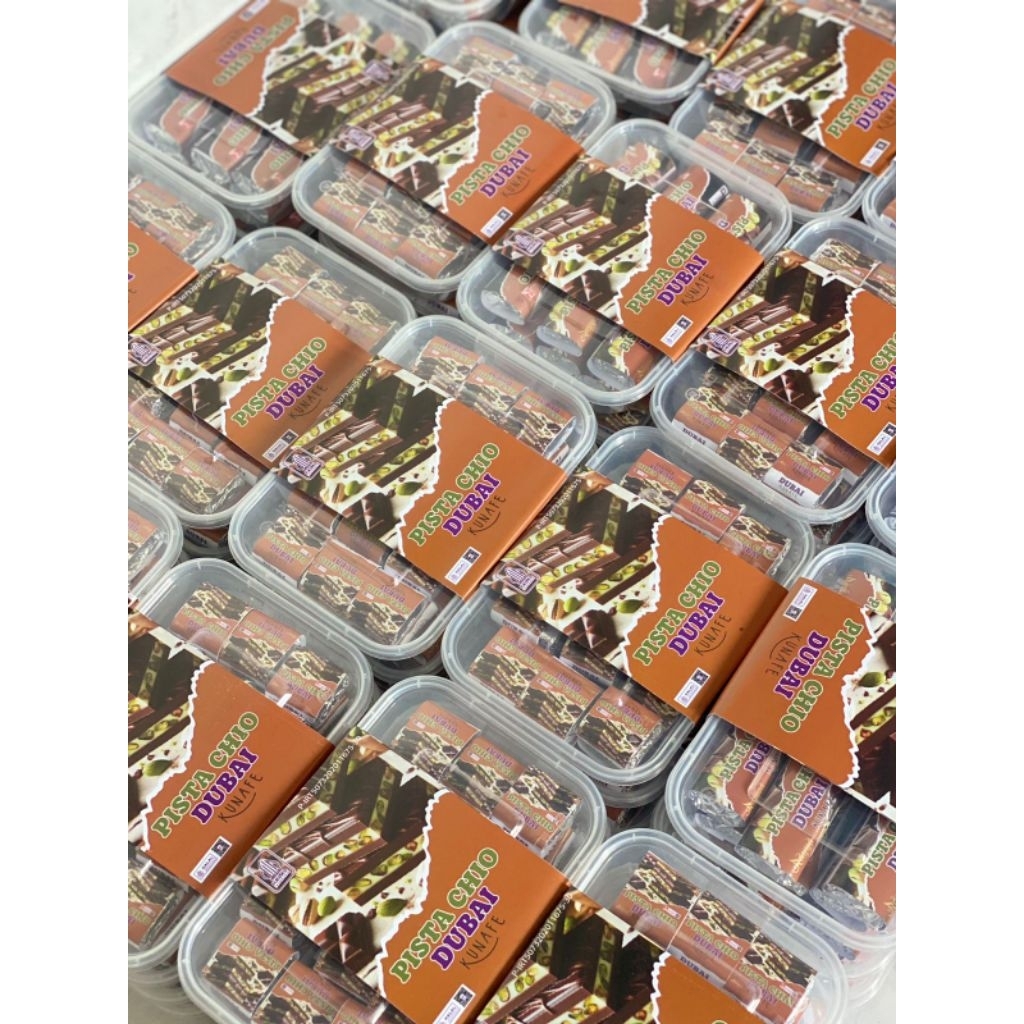 

1 BOX coklat dubai rayya isi 30PCS isian kunafa asli / cokelat dubay mini pistachio kunafa / coklat dubai kecil / coklat dubai cube isi banyak / coklat murah / coklat viral / makanan viral / jajanan anak sekolah/ jajanan viral