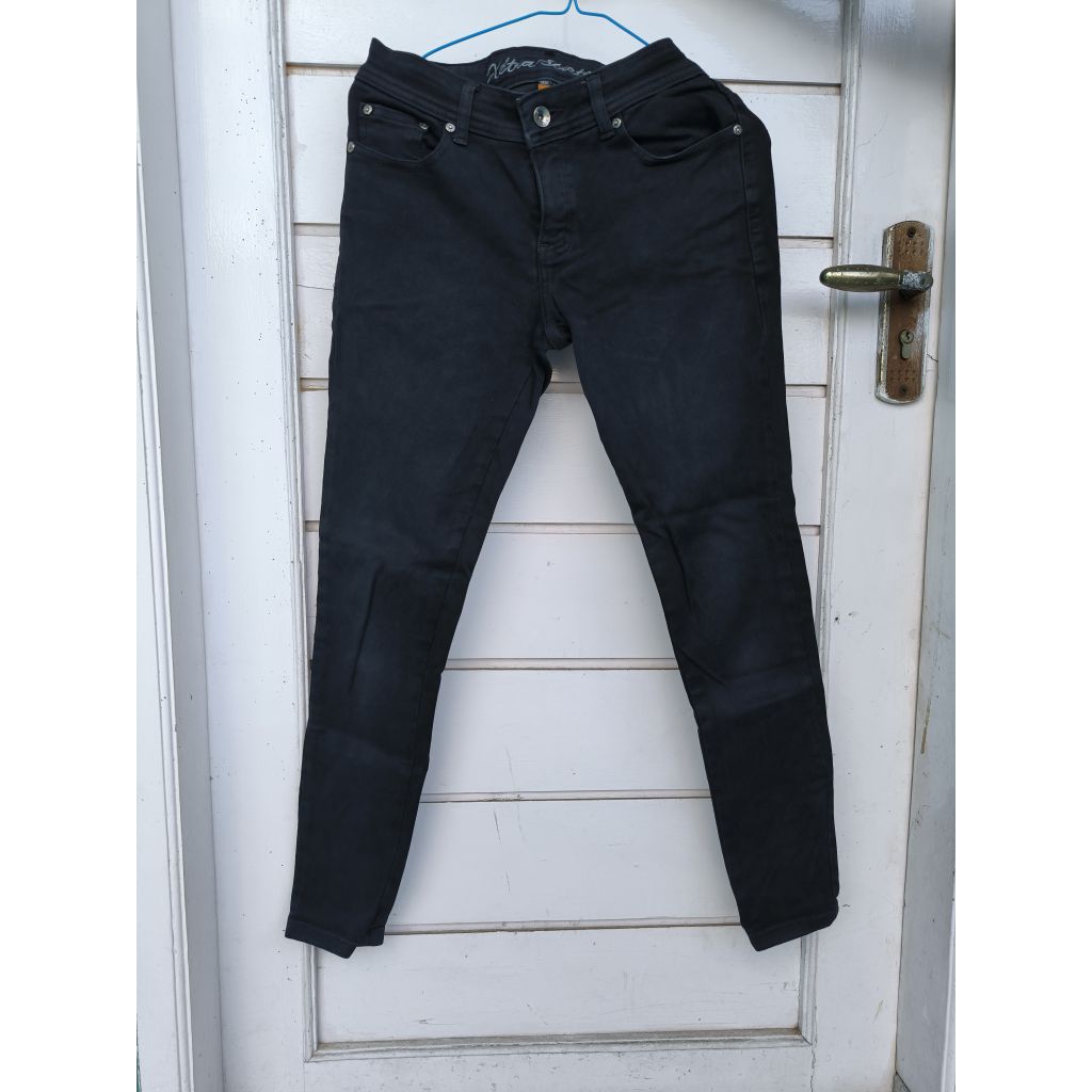 Xetra Jeans Hitam Size 31