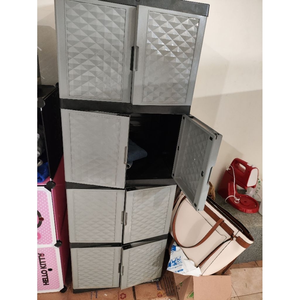 Lemari Plastik Bekas