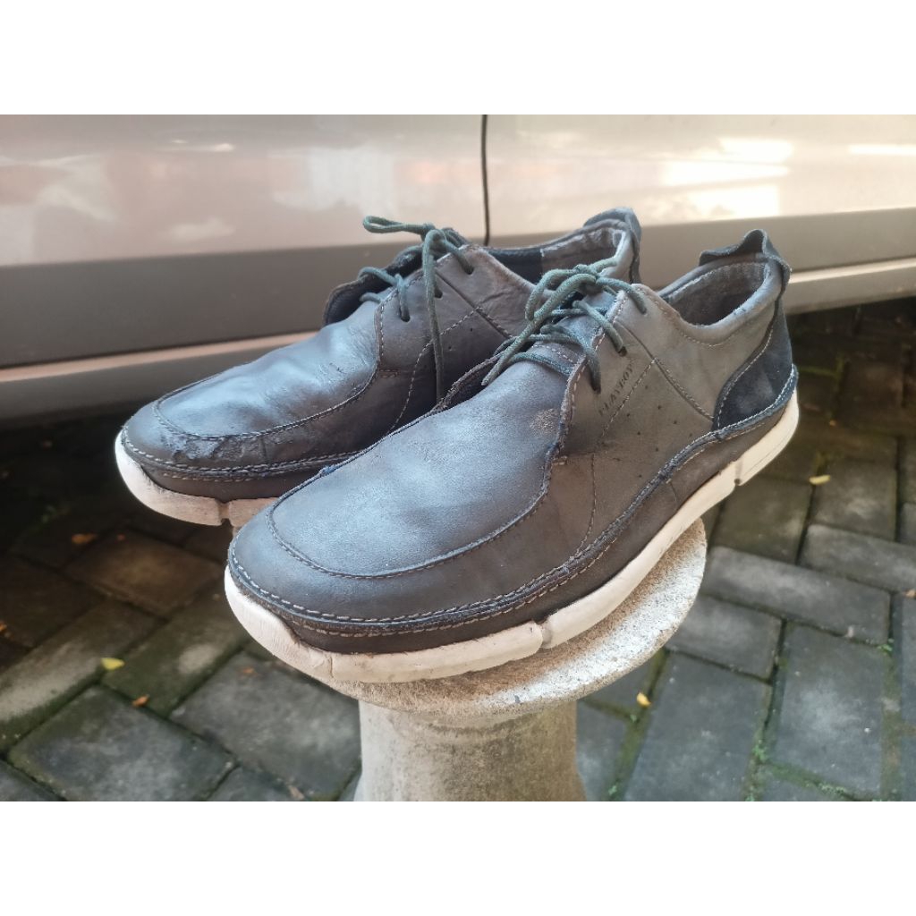 Sepatu kulit plyby seken size 41