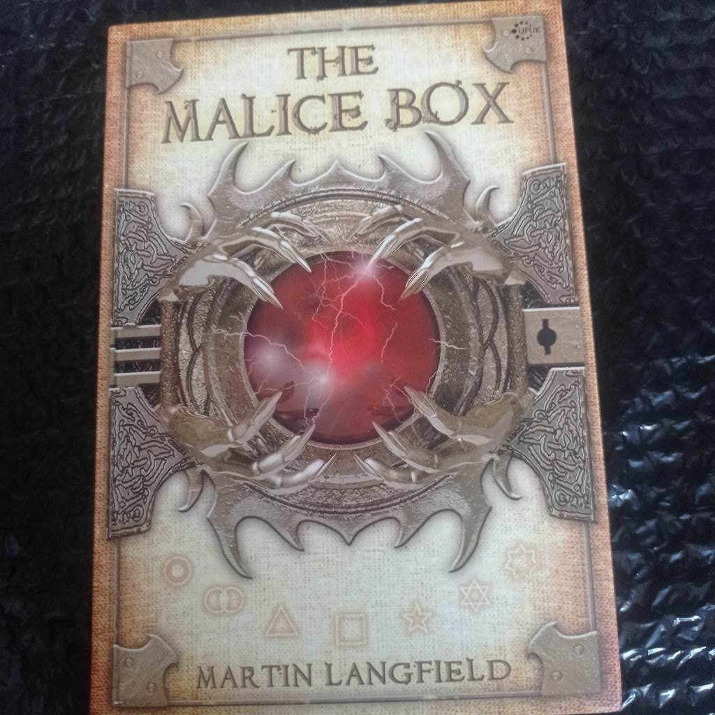 [Preloved] The Malice Box  Martin Langfield