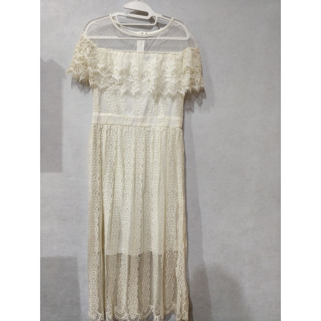 dress putih panjang renda preloved