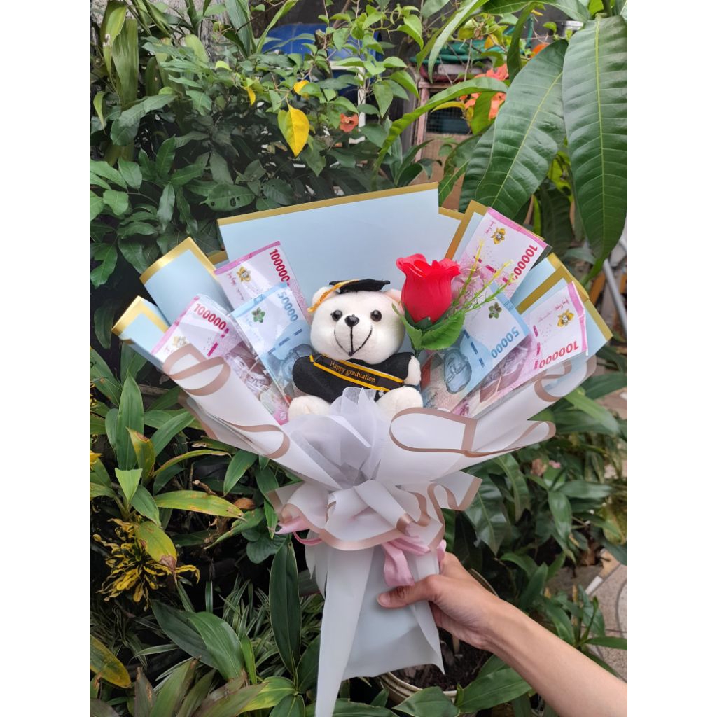 Buket uang, boneka ukuran kecil