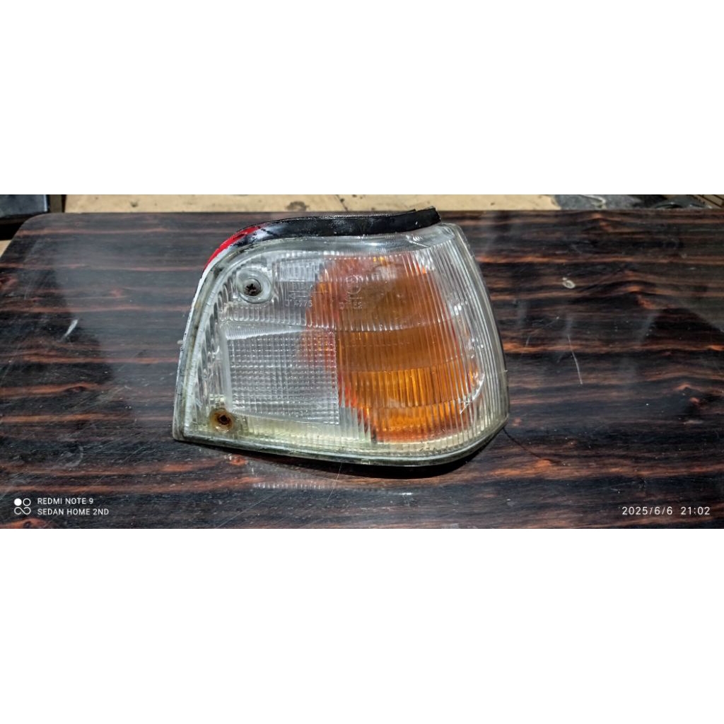 lampu sein ford laser