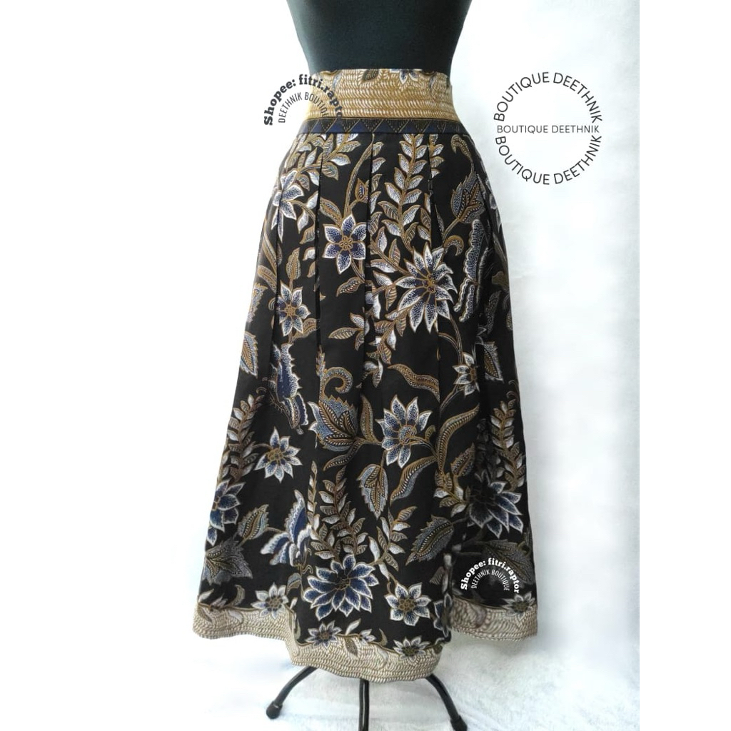 Rok batik warna dasar hitam motif bunga