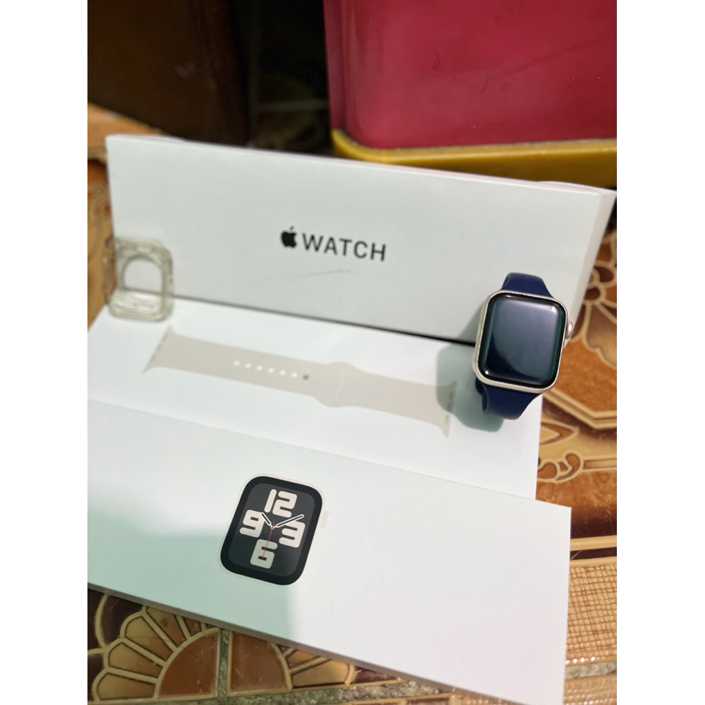 preloved Apple Watch SE 40 mm 2024