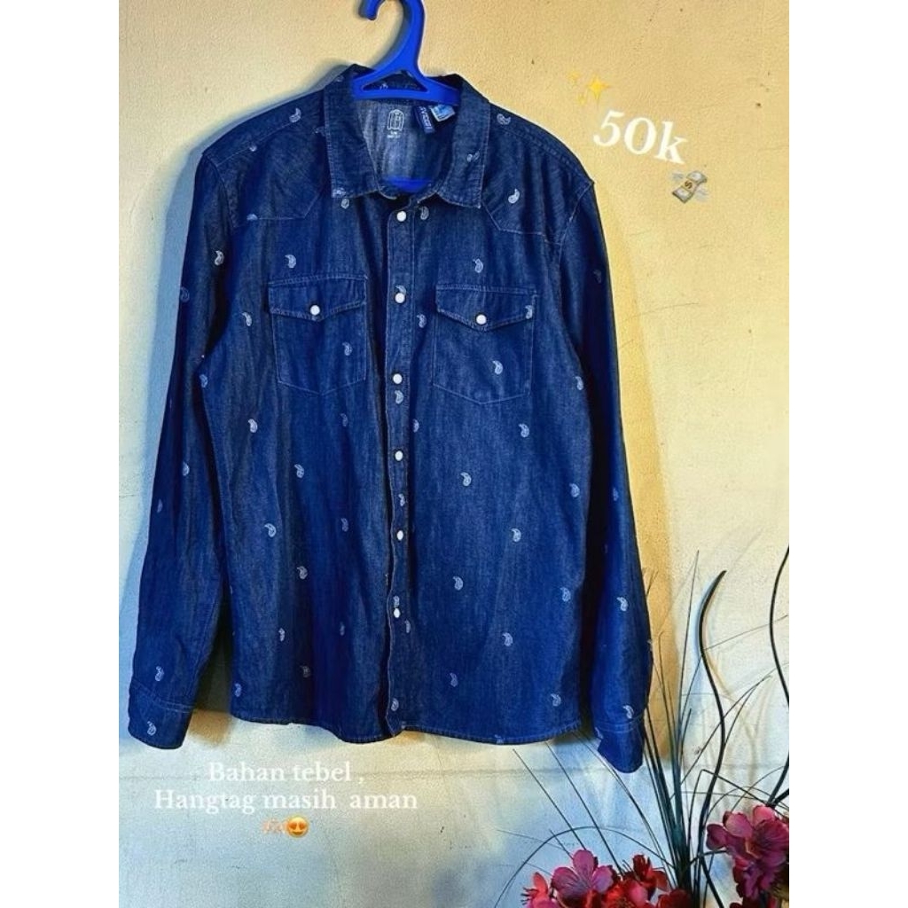 PRELOVED / PRELOV KEMEJA DENIM BRANDED BRAND HM JEANS WANITA OUTFIT MOTIF