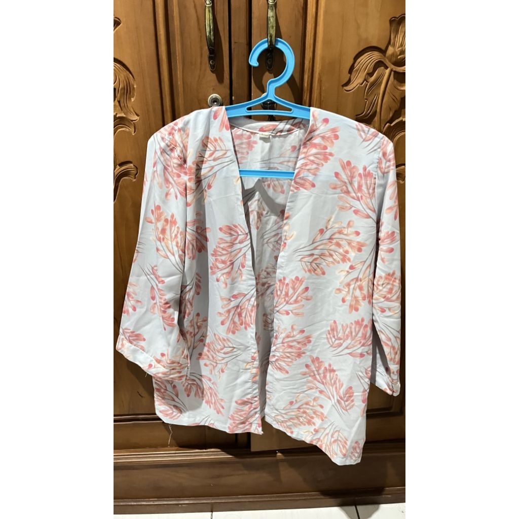 preloved baju outer motif bunga-bunga elegan