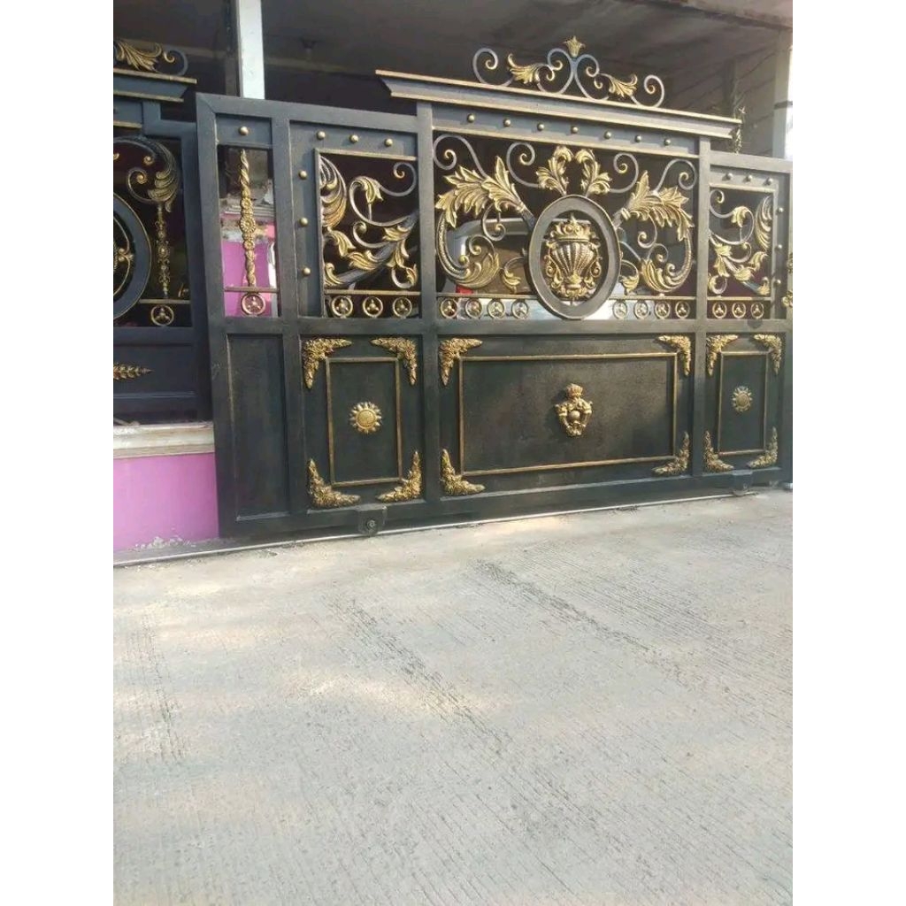 pintu pagar besi tempa