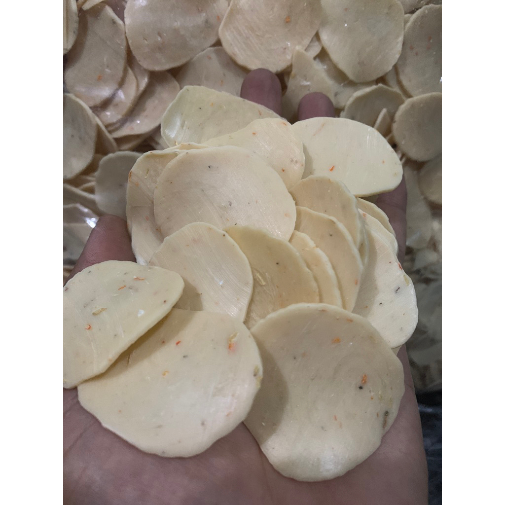 

kerupuk BAWANG PEDAS Cap GADISKU langsung goreng free kardus yg 1kg