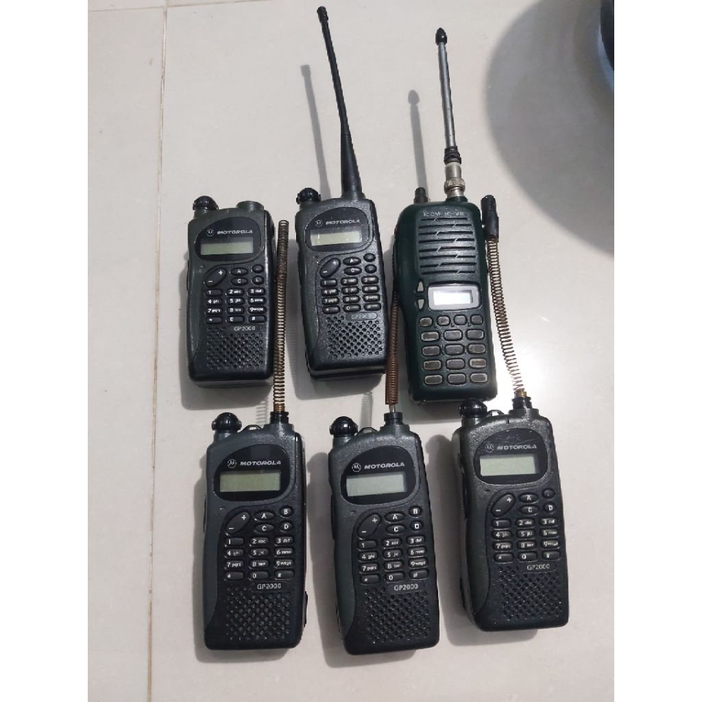 HT Motorola GP2000 dan Icom IC-V8