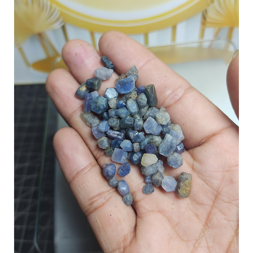 Natural Blue Sapphire rough (48)