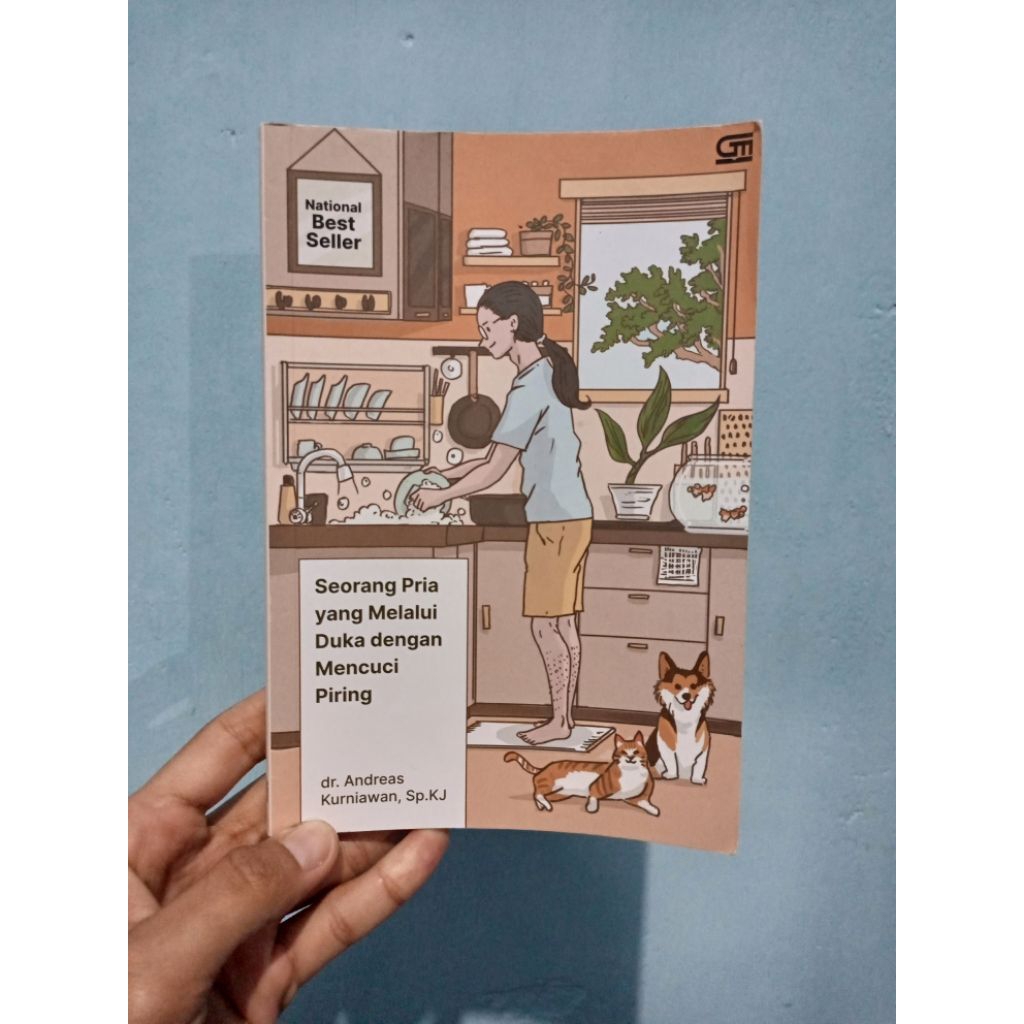 Seorang Pria yang melalui Duka dengan Mencuci Piring (PRELOVED)