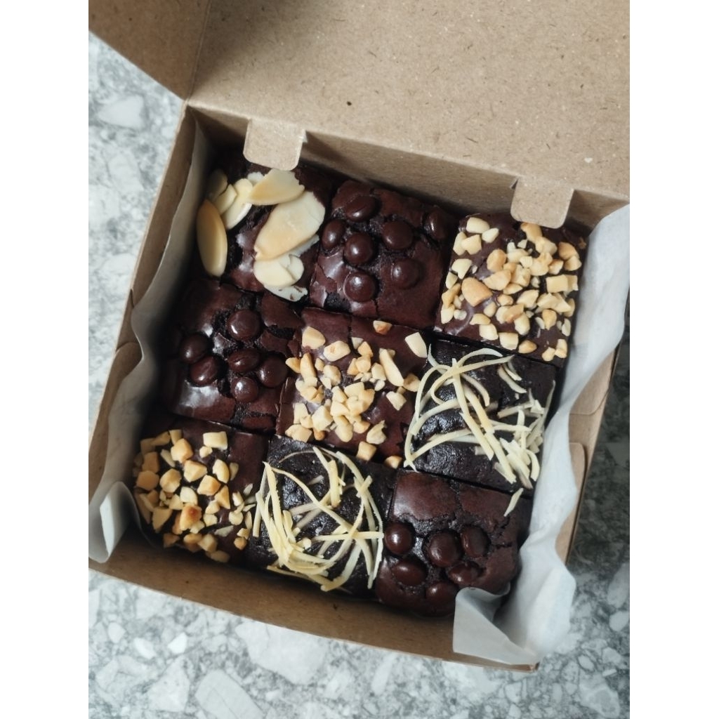 

Brownies Shiny Crust 10x10cm || Brownies Panggang || Camilan Nyoklat || Bandung