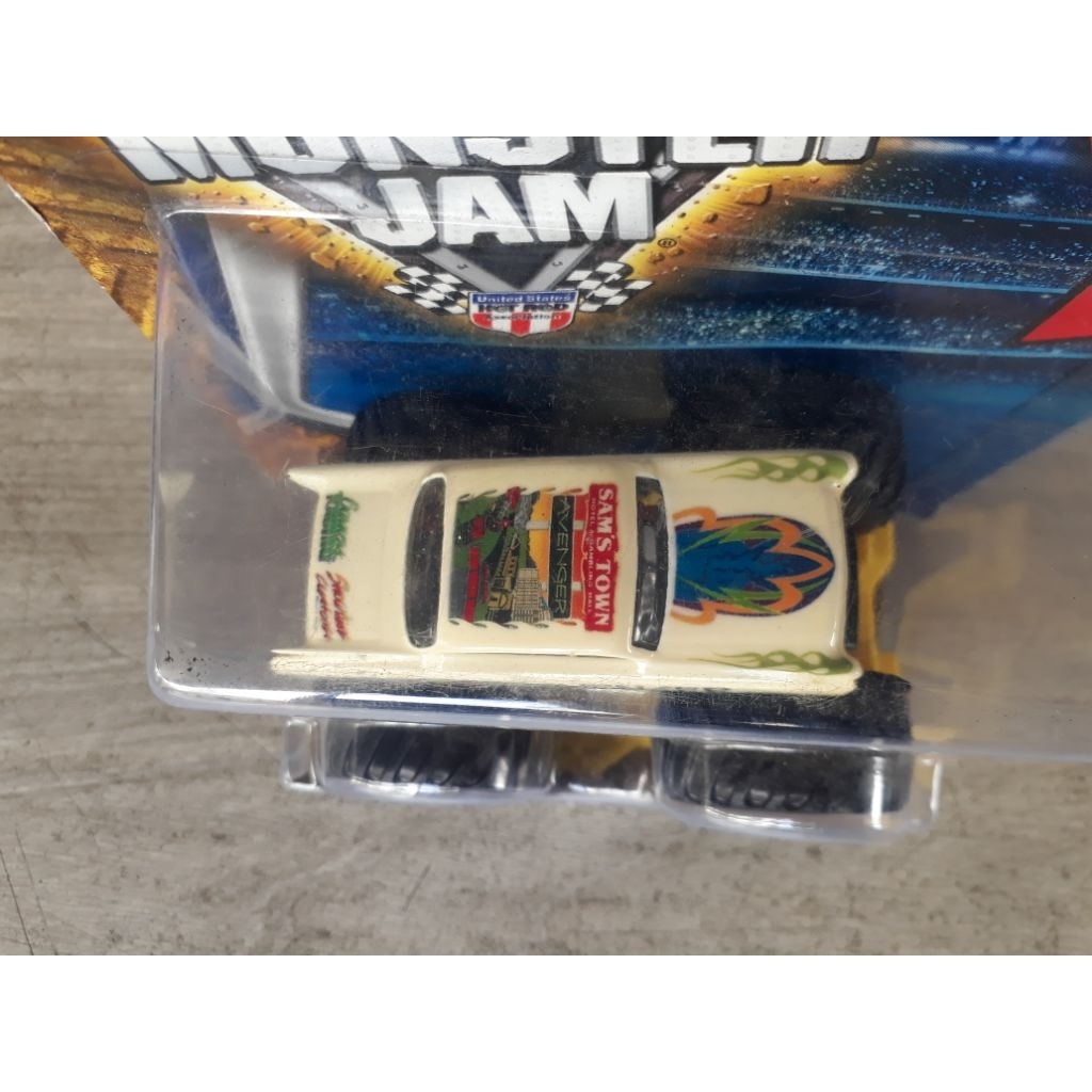 hot wheels monster jam avenger putih