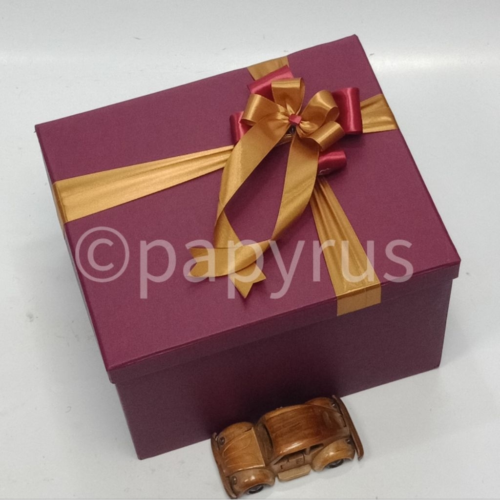 

PAPYRUS 25x30 tinggi 20cm Kotak Kado Gift Box Hadiah V1