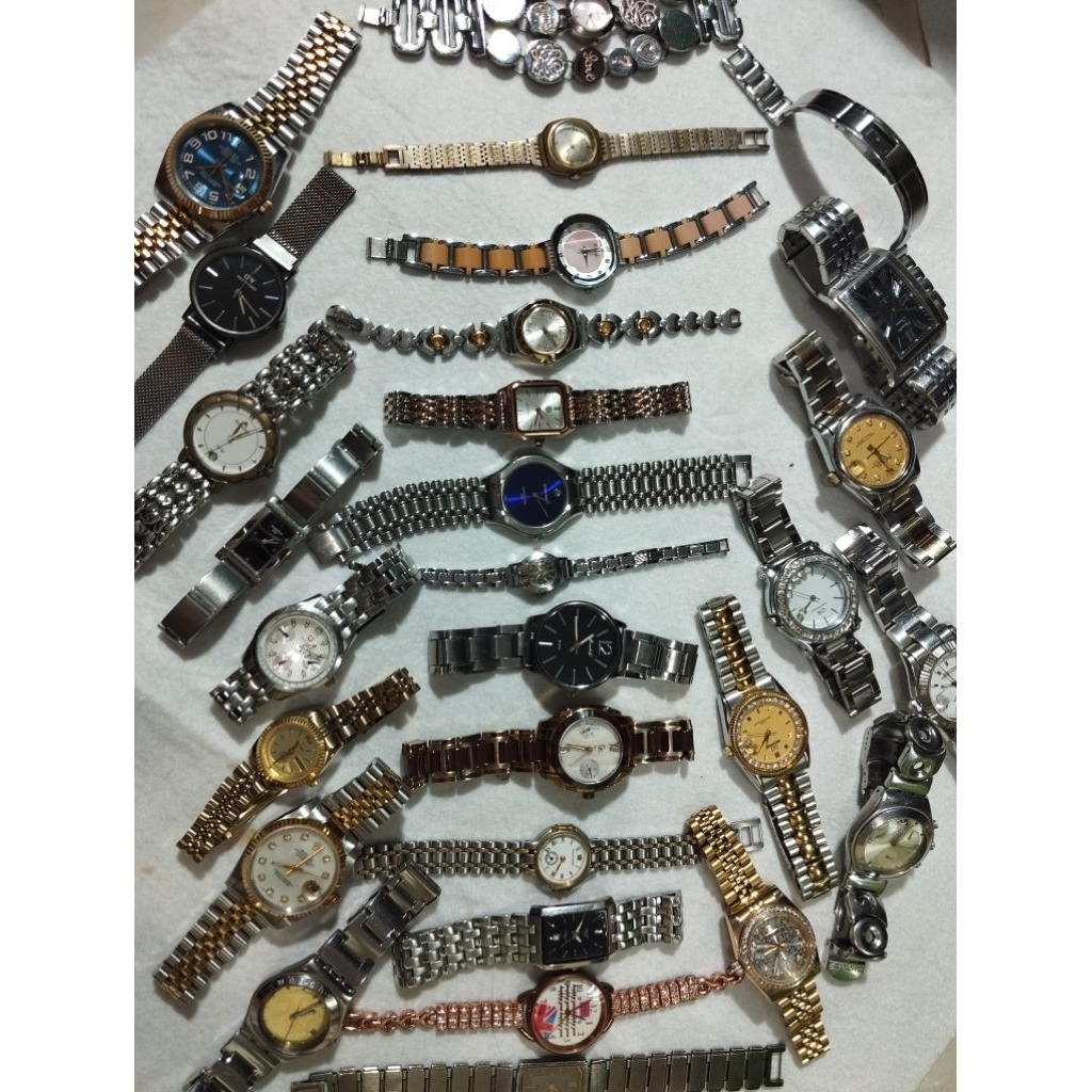 [Link S] Aneka Jam Tangan Gelang Rantai Wanita Quartz Vintage Watch Style Arloji Bekas Classic Y2K B