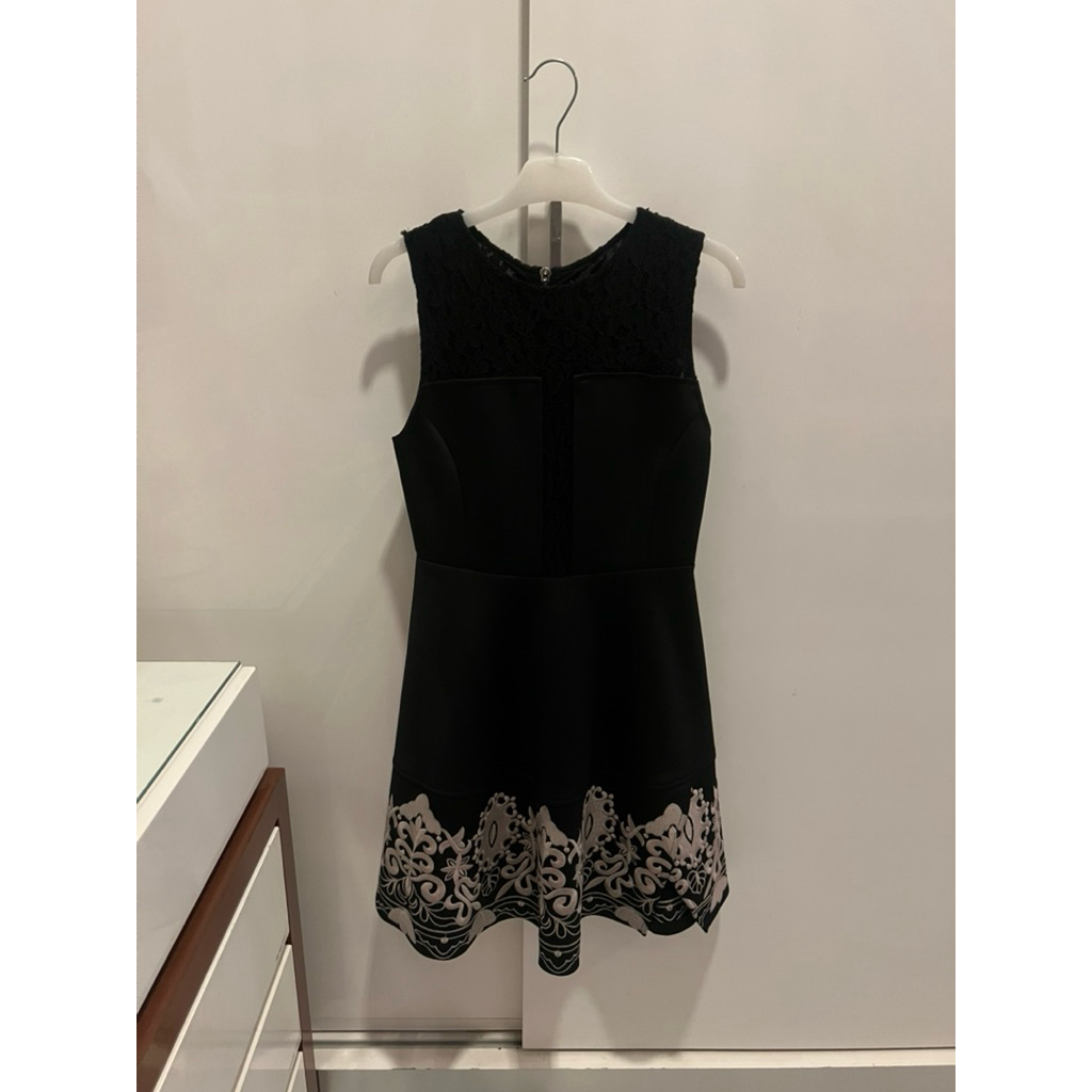 Dress hitam bordir mewah baroque polos tanpa lengan