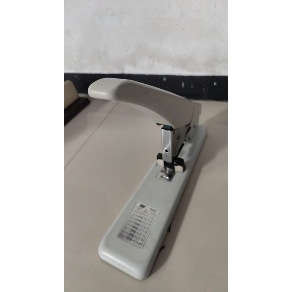 

Hekter bekas Staples Steples Besar Jumbo Jilid Buku SDI 1142 Stapler