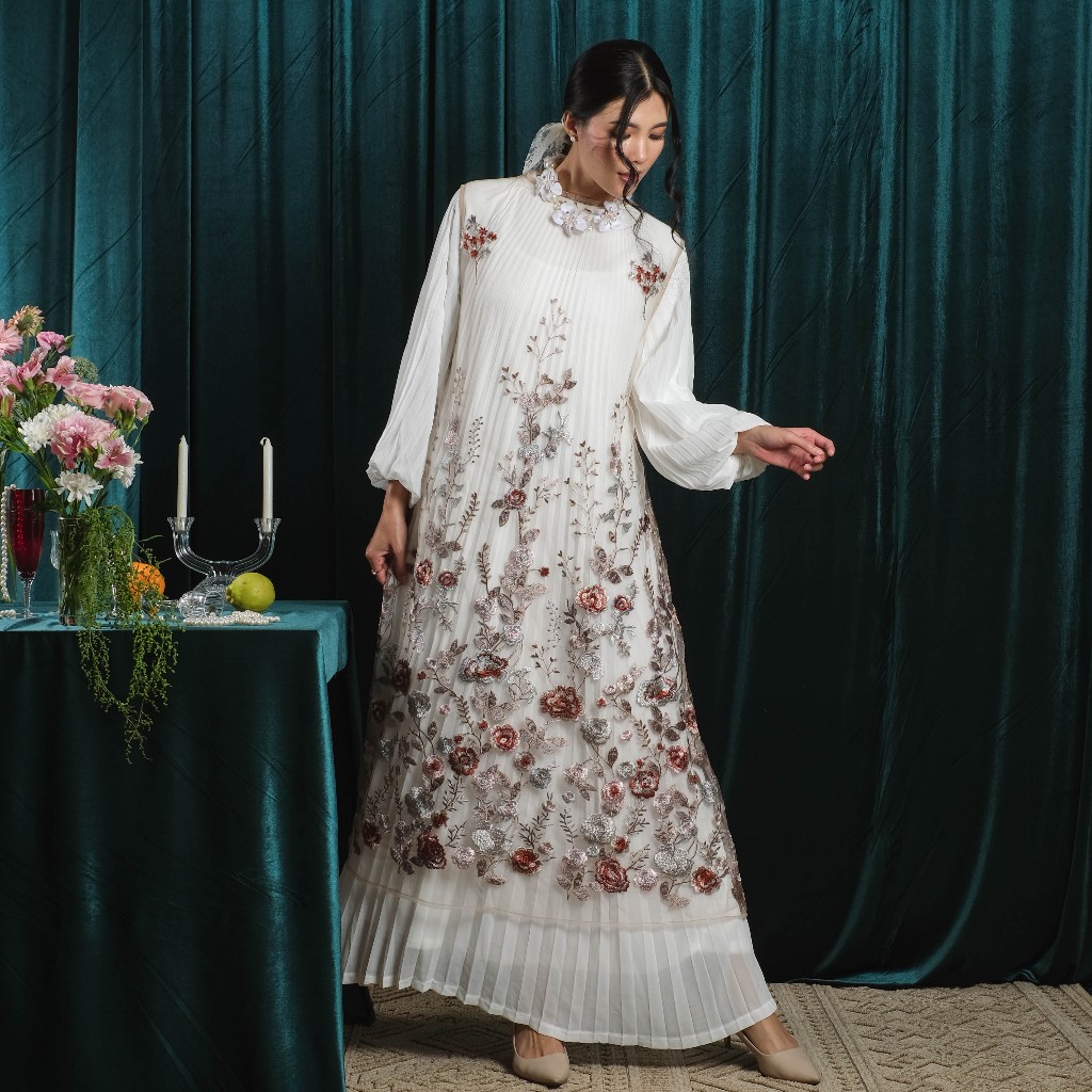 Holy Peony Fleur Outer Panjang Brokat Wanita Tanpa Lengan