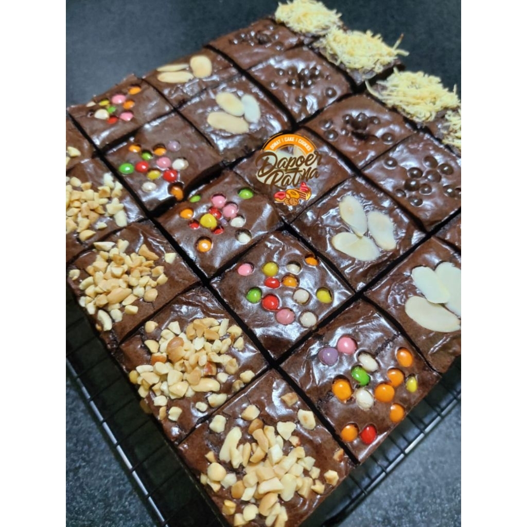 

Delight Fudgy Brownies Dapoer Ratna 20x20 cm 25 slice Coklat