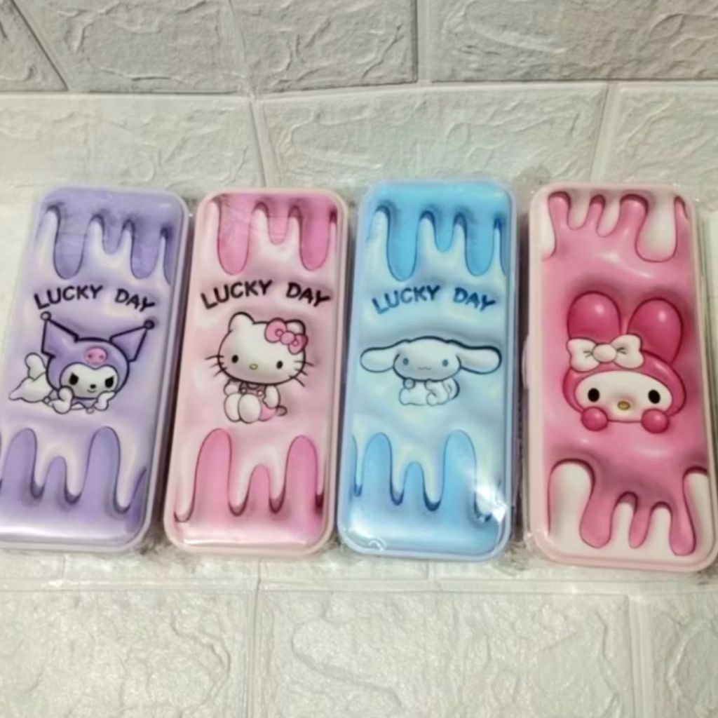 

KarensMart Kotak Pensil Sanri0 Tingkat || Tempat Pensil Anak Karakter Serbaguna || Kotak Pensil 4 Motif Lucky Day Lucu