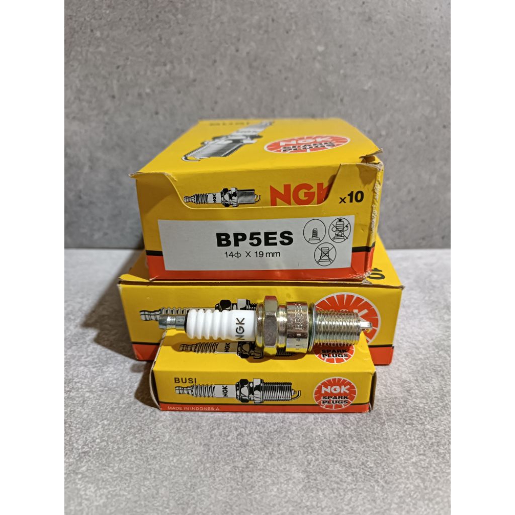 BUSI NGK (BP5ES) MOTOR KAWASAKI NINJA R, SATRIA DAN RR150 MESIN 2 TAK