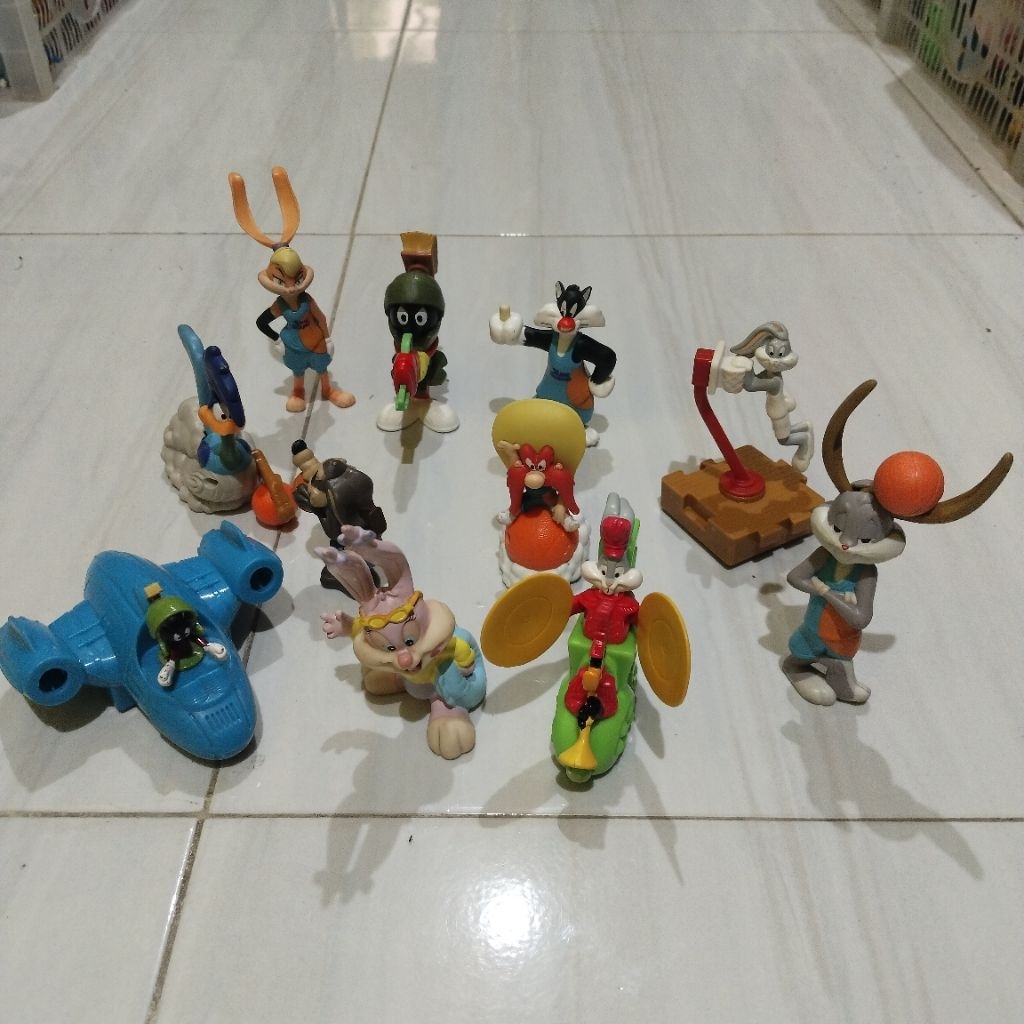 UPDETE 13-08-2025 ACTION FIGURE Disney Looney Tunes Bugs Bunny Tazmania Tweety preloved