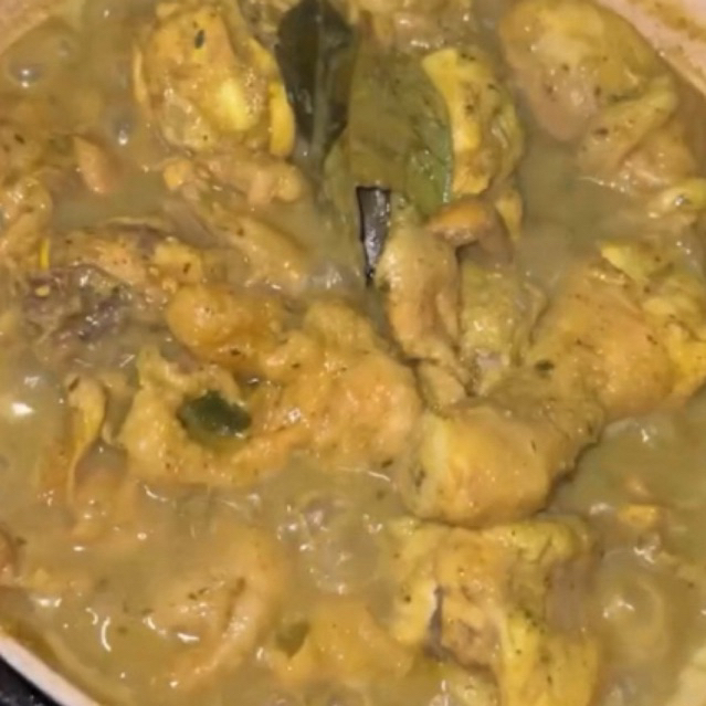 

FROZEN AYAM UNGKEP LENGKUAS AYAM GORENG FULL REMPAH BUMBU