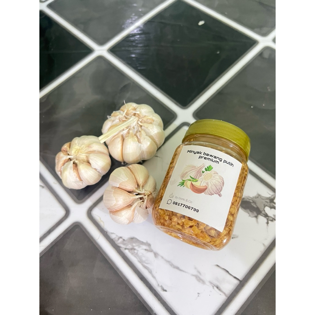 

garlic fried oil bawang putih goreng dalam minyak by Garlic & Co Bumbu minced fried garlic oil
