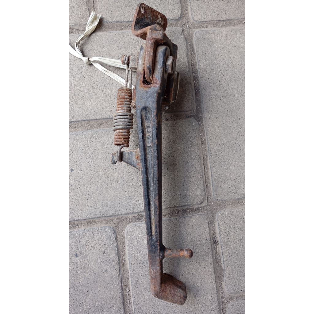 jagang samping standar samping moge suzuki RGV 250