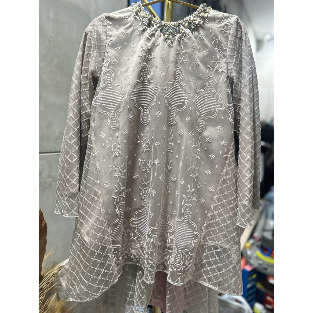 ALMAHYRALOOKS - NALA BLOUSE TAUPE