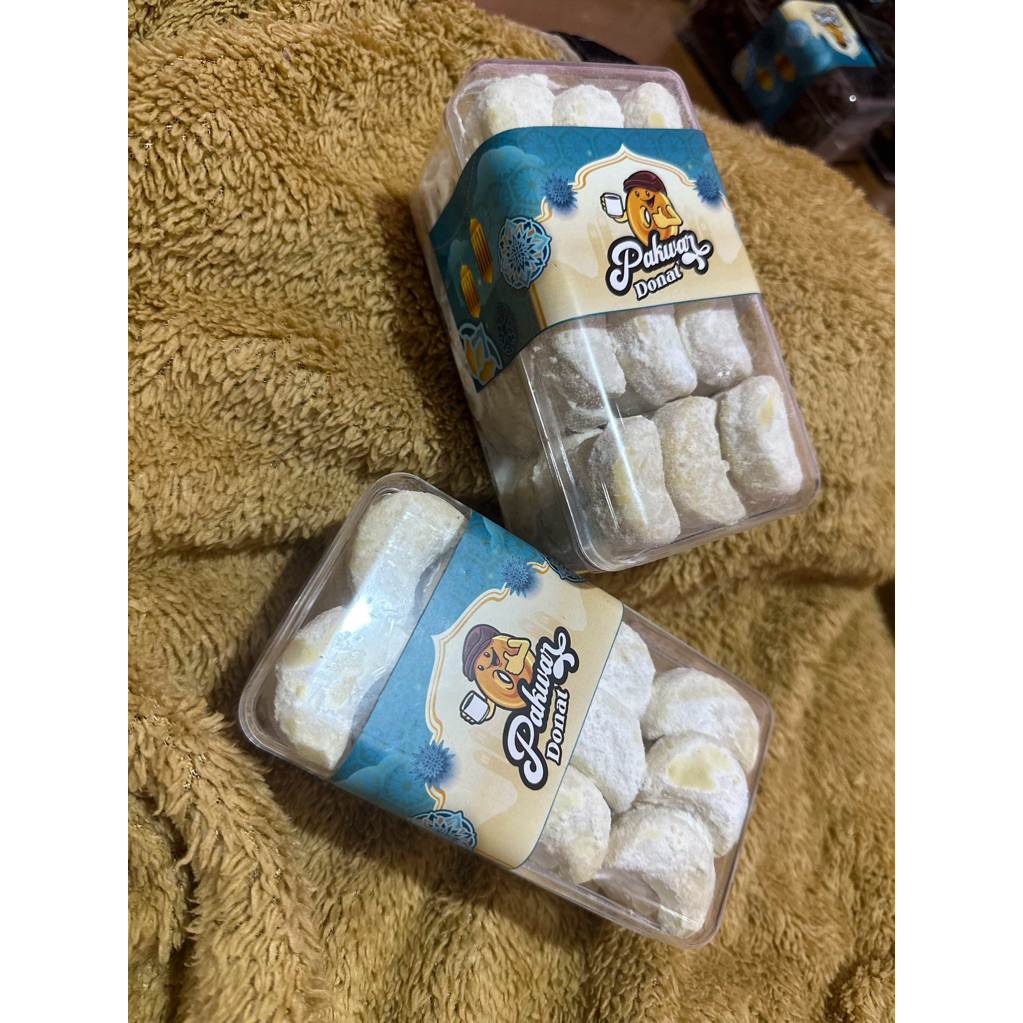 

Kue Kering Putri Salju Full Kacang Mete Chop